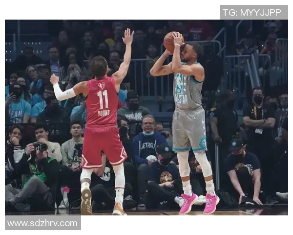 篮球明星库里海报展现传奇风采与无尽激情的篮球之旅