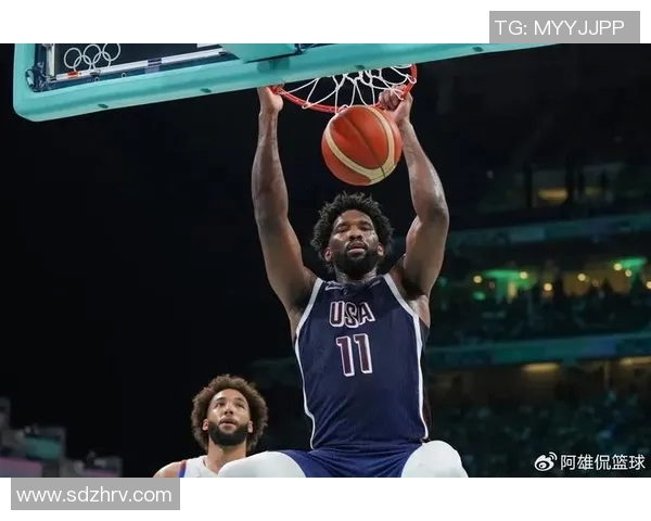 篮球明星扔鞋子引发热议背后故事揭晓球迷反应不一